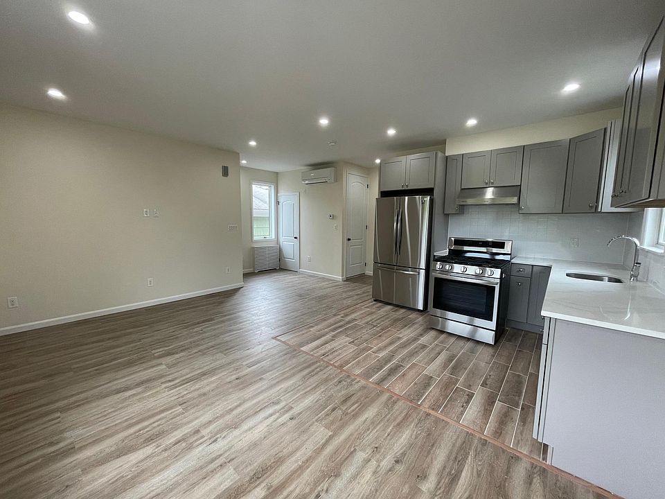 1st image of 23 Mary St #2