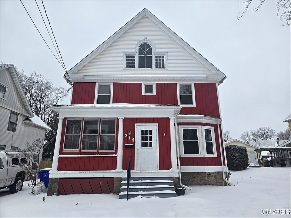 1st image of 219 W Oak Orchard St