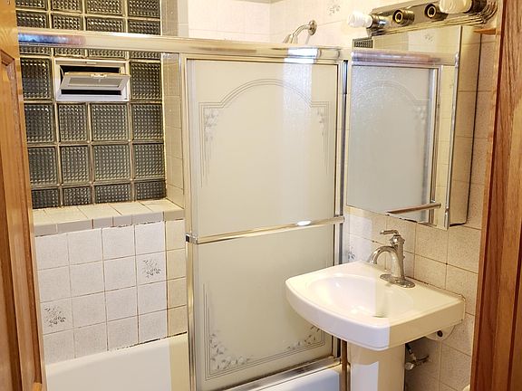 5th image of 5420 N Christiana Ave APT 1