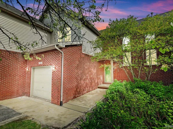 5949 High Point Ct, Brighton, MI 48116