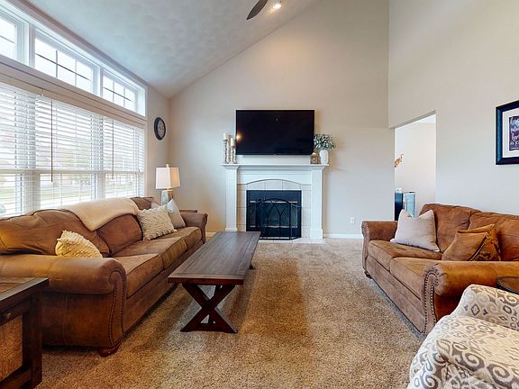 3rd image of 12409 Meadow Dr