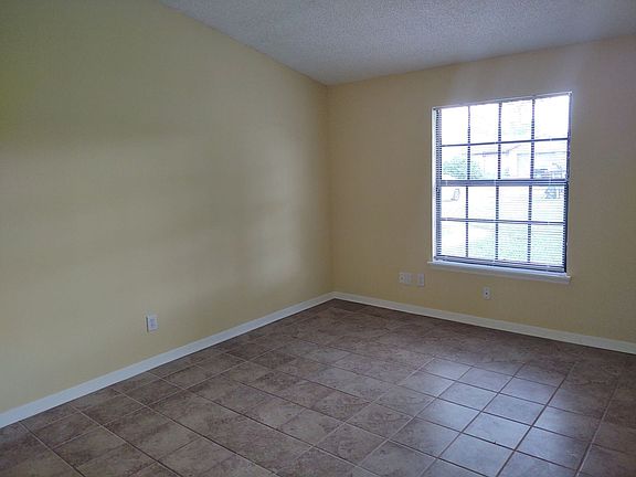 3rd image of 1673 Brewton Cir