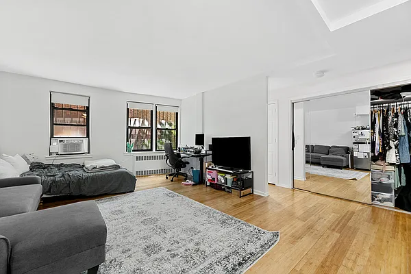 Rented by REAL New York | media 6