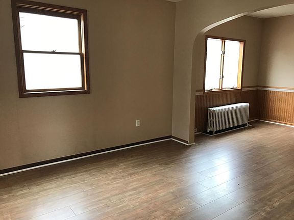 3rd image of 27 W 18th St