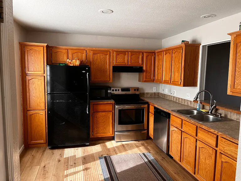 235 S 7th St #B — Photo 4