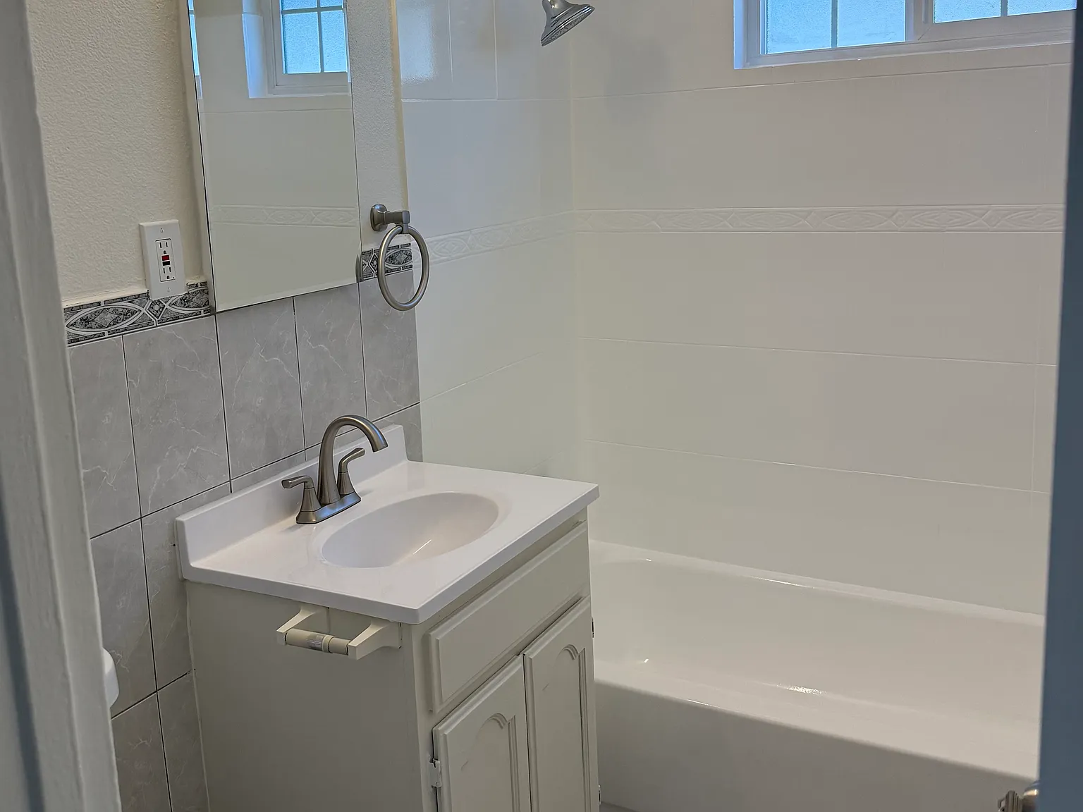 3 bed, 990 sqft, $3,250 — Photo 4