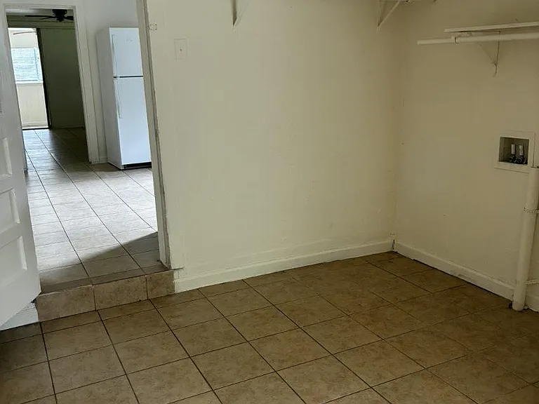 229 University Ave — Photo 9