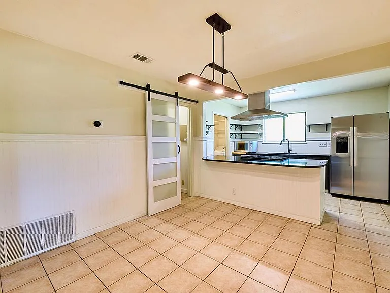 1105 Stratford Cv — Photo 14