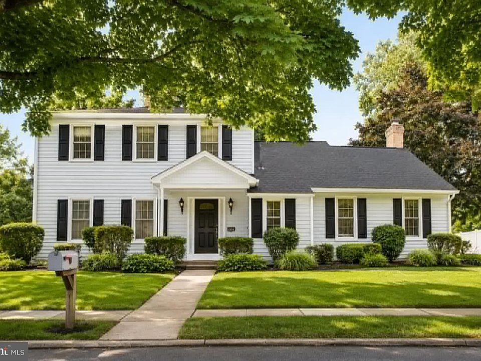 1st image of 5221 Meadowbrook Dr