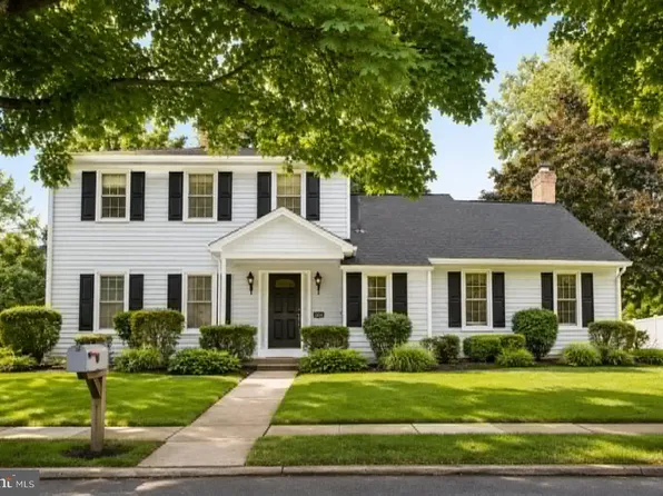 5221 Meadowbrook Dr, Mechanicsburg, PA 17050
