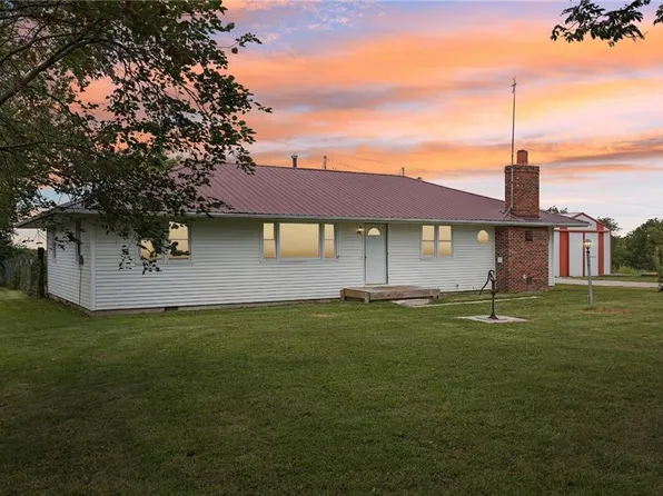 11801 N 13th Hwy, Chilhowee, MO 64733