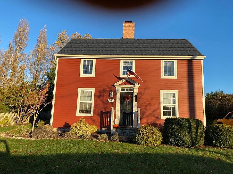 1st image of 709 NW Alexander St