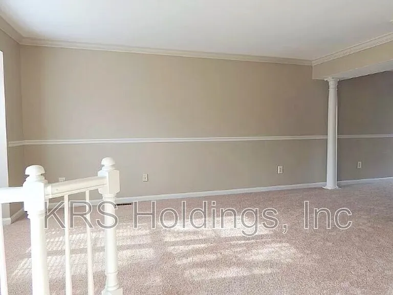 604 Backridge Ct — Photo 2