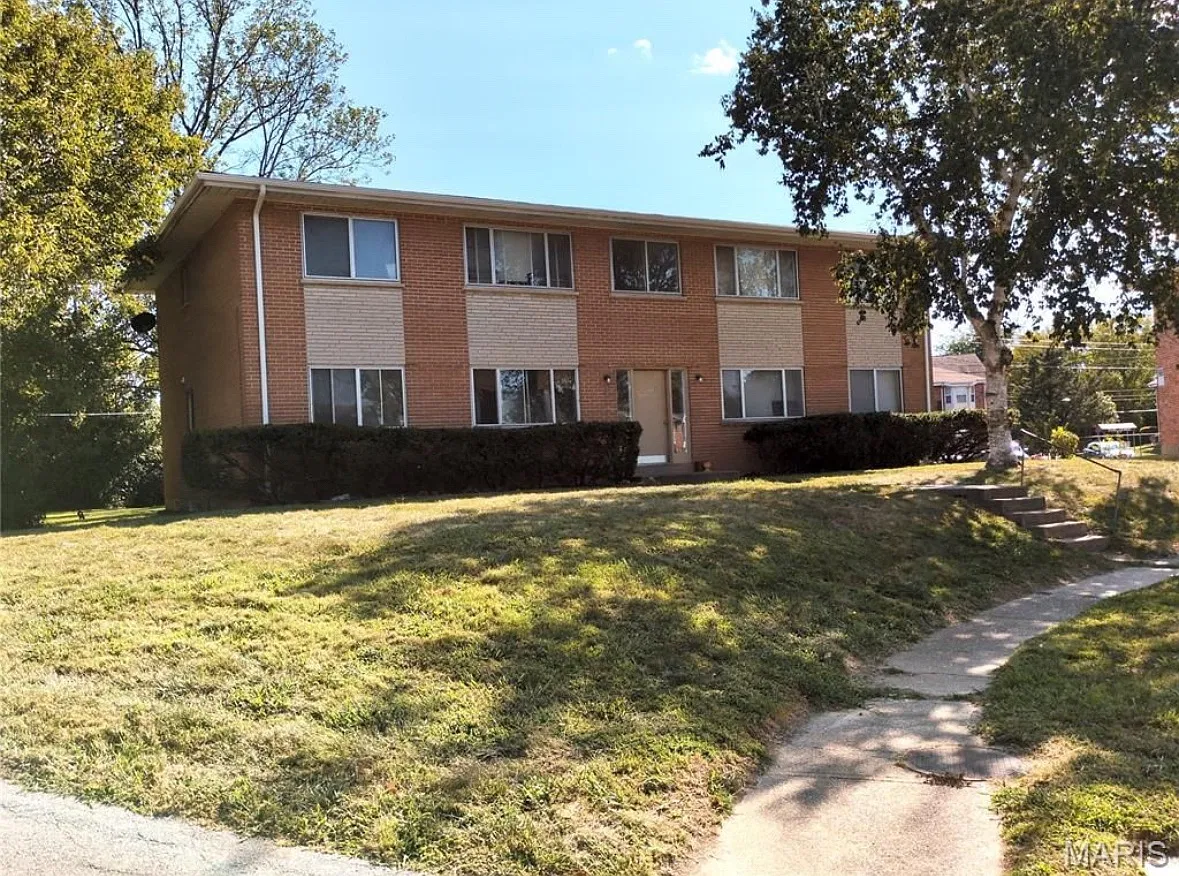 710 Thompson Dr — Photo 2