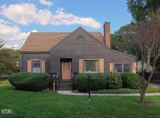 60 Lealand St, Bridgeport, CT 06606