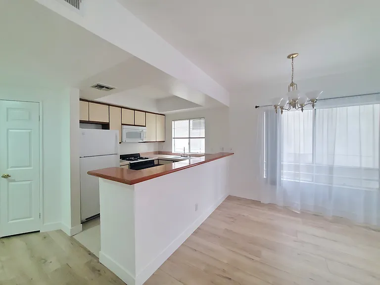 1546 Amherst Ave #103 — Photo 3