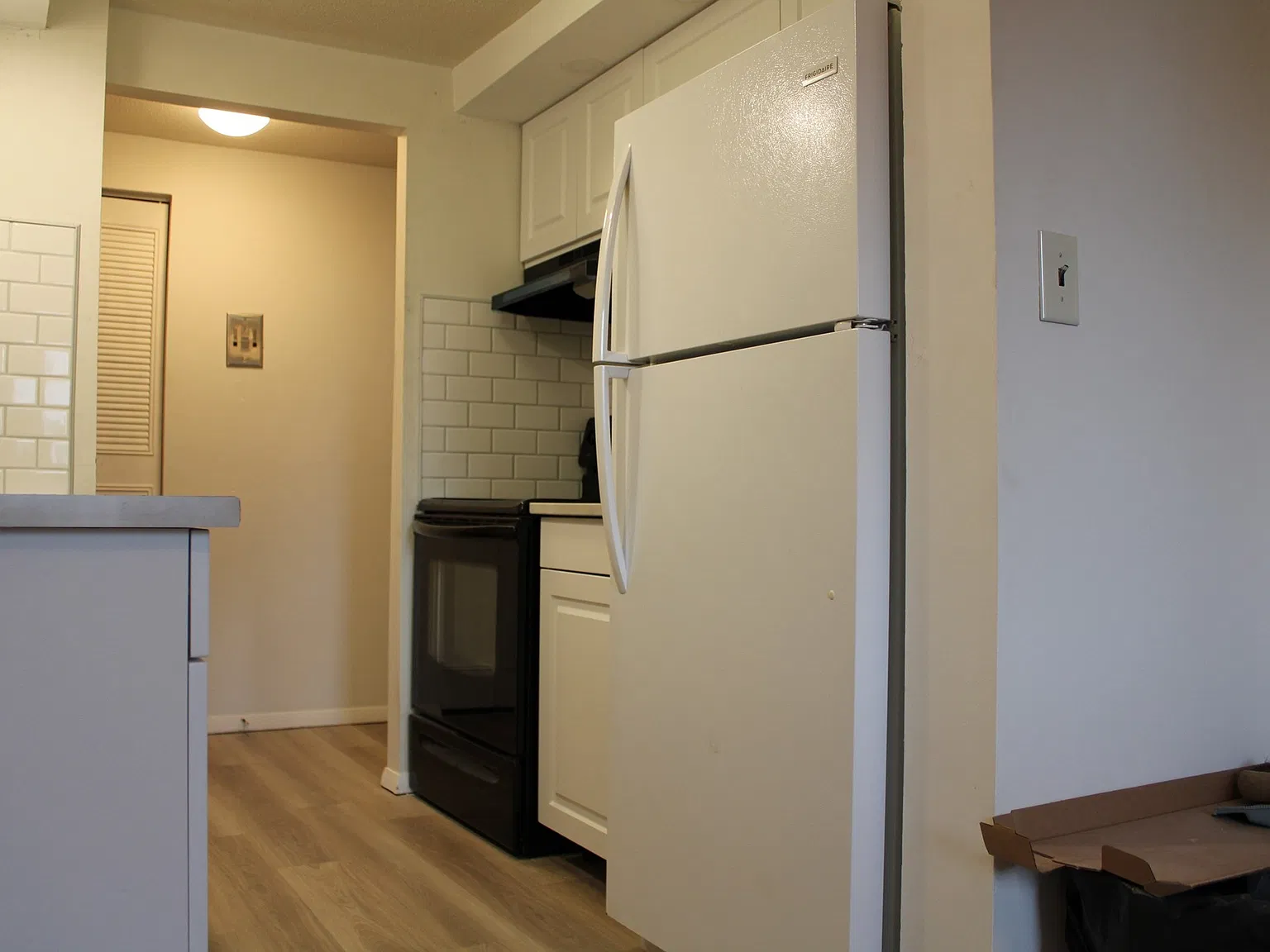 2 bed, 1.0 bath, 890 sqft, $1,995 — Photo 2