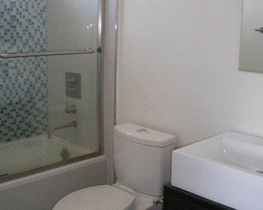 3rd image of 931 N Alfred St APT 207