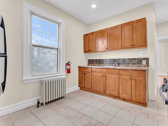 3rd image of 688 Passaic Ave APT 1