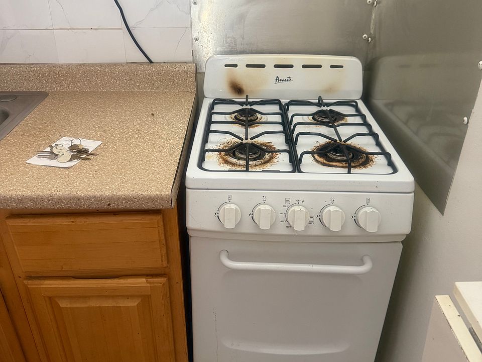 1st image of 821 Bergen Ave #D09