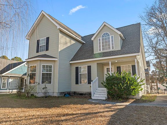 3rd image of 409 Knoll Ct.
