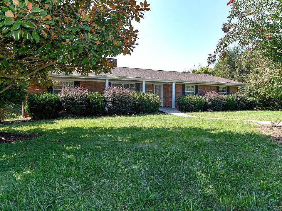 1st image of 2940 Walkup Dr