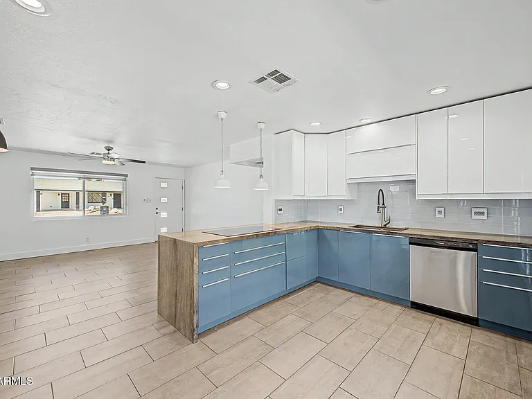 6713 E Latham St — Photo 2