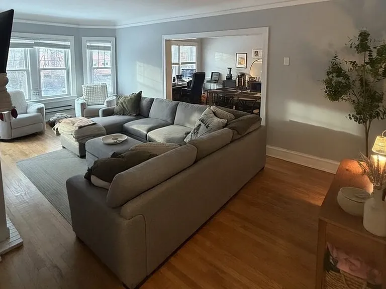 325 Kedzie St — Photo 6