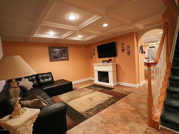 3rd image of 1344 Paris Ct #1000