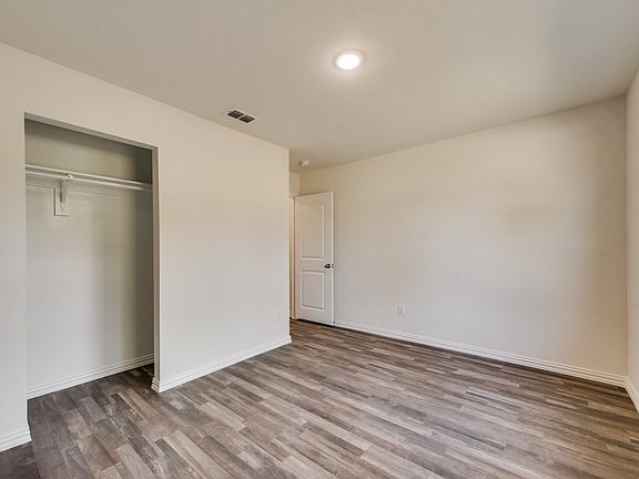 3rd image of 724 Magnolia Ln