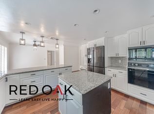 19310 Yolie Ln, Tarzana, CA 91356