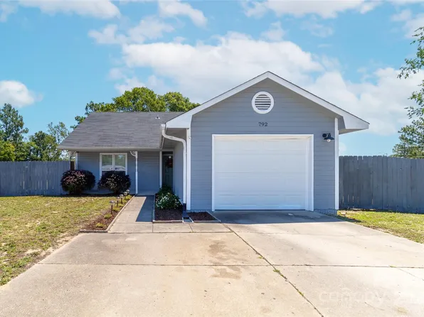 792 Algood Ave, Hope Mills, NC 28348