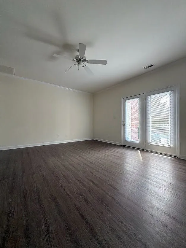 2 bed, 2.5 bath, 1332 sqft, $1,595 — Photo 3