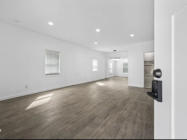 214 Owens St — Photo 10