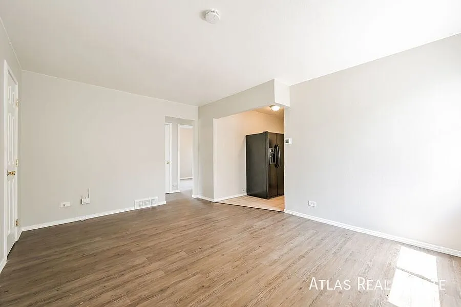 Coming Soon! Charming Bungalow for Rent in Prime Denver Location! 3450 N Birch St — Photo 2