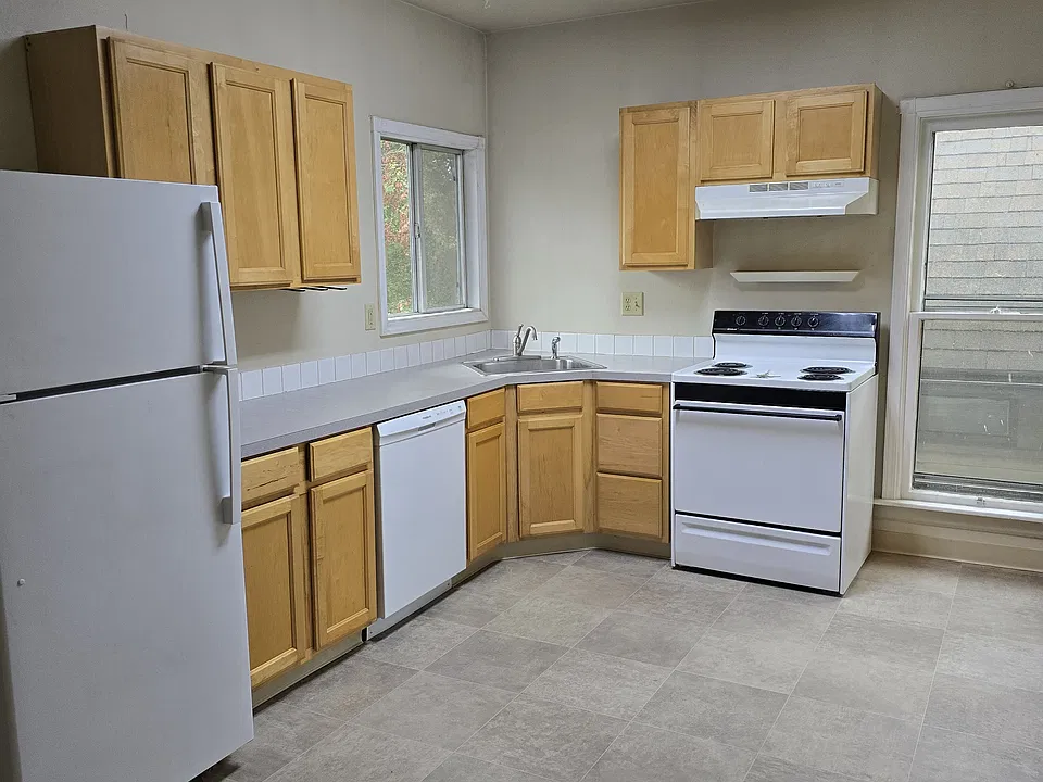 2052 SE Morrison St #3