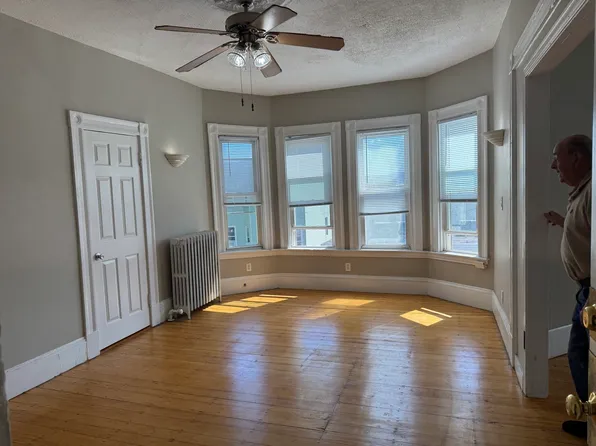 172 Putnam St #3, Boston, MA 02128