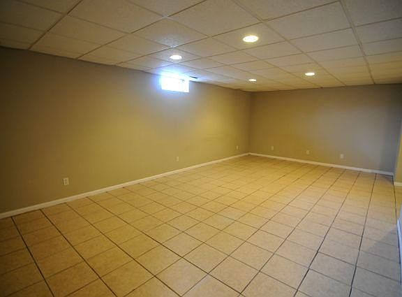 5th image of 33 Fox Meadow Ln APT B