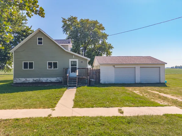 55 Maple St, Saunemin, IL 61769