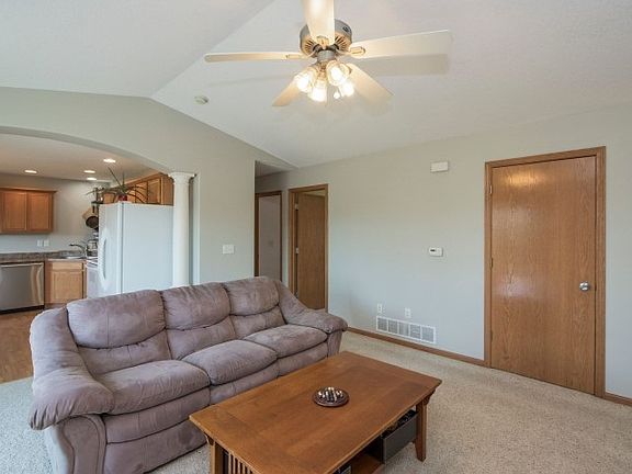 4th image of 1572 Deerfield Dr