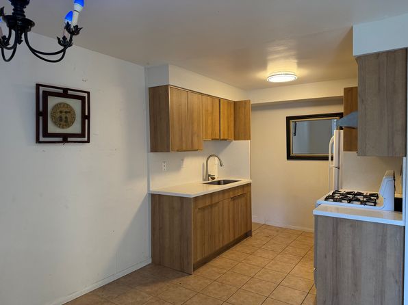 319 6th St APT B
