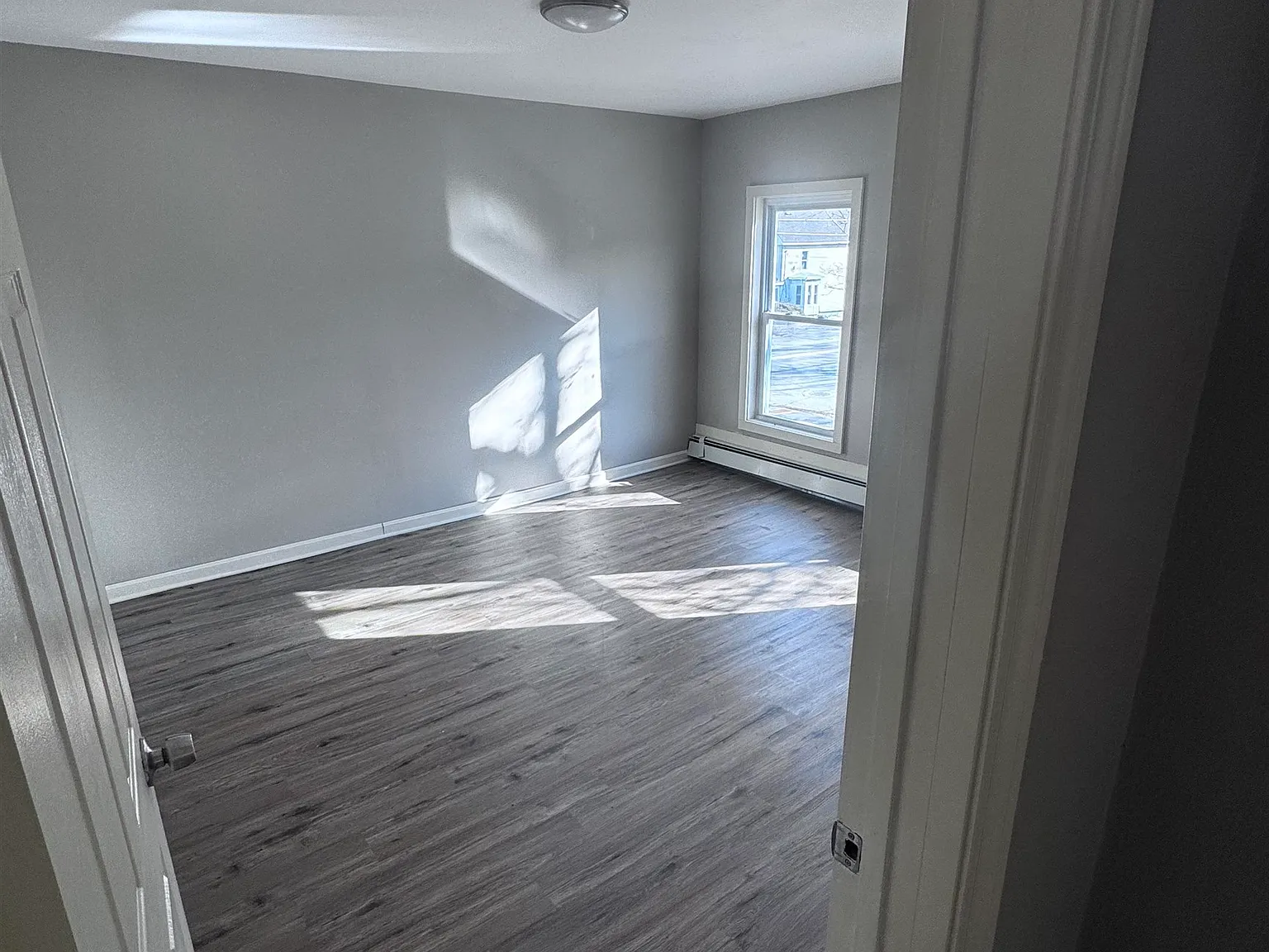 4 bed, 1.0 bath, 3596 sqft, $2,450 — Photo 4