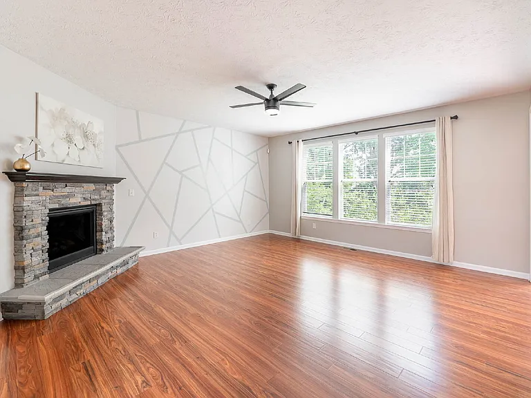 1325 Brentford Ln — Photo 10