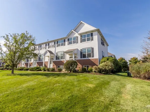 2251 Beresford Dr, Yorkville, IL 60560