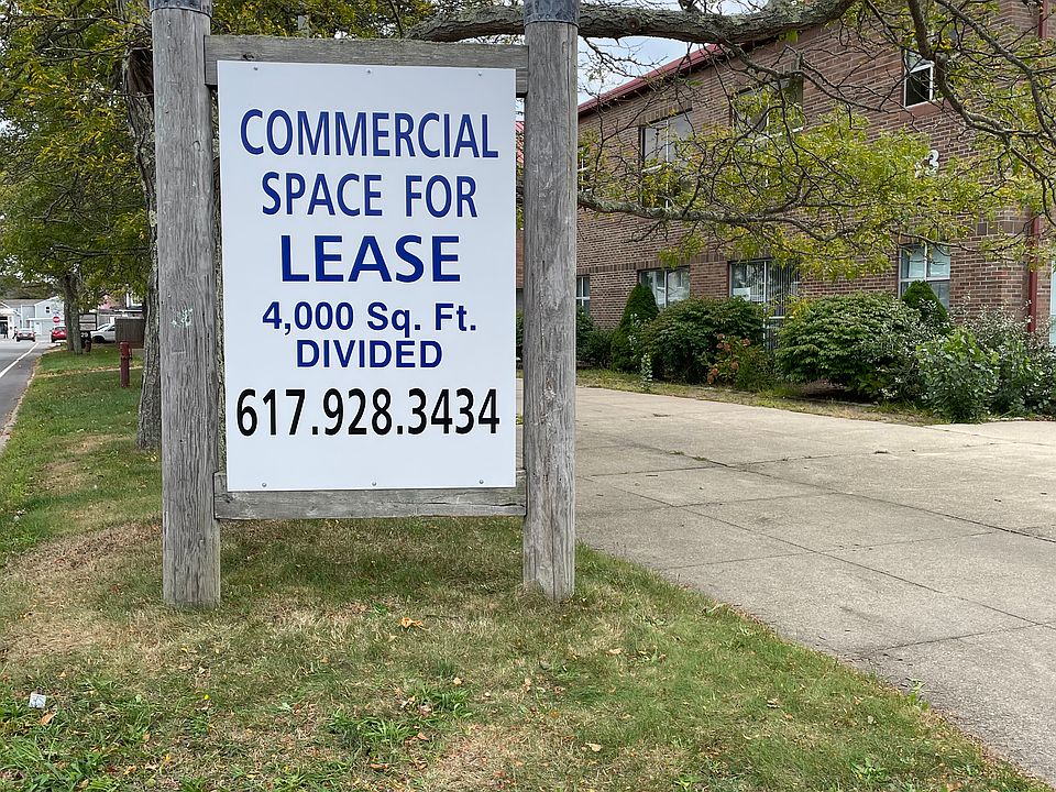 2nd image of 33 Bassett Ln