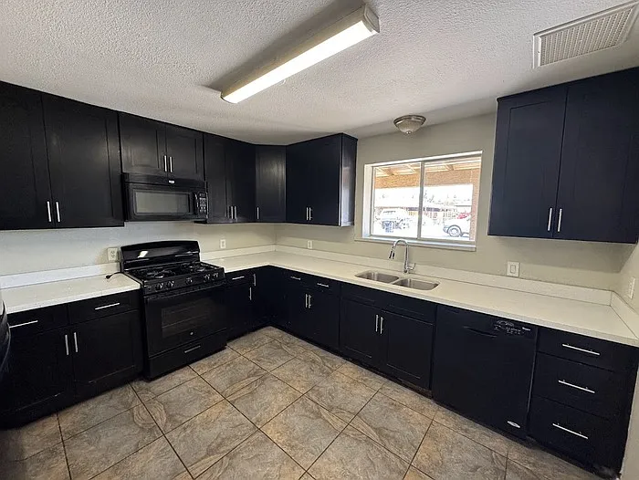 3241 W Pierson St — Photo 3