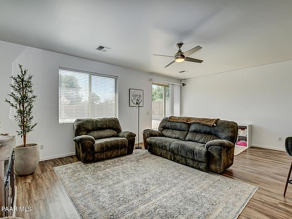 5th image of 371 Grafton Ct