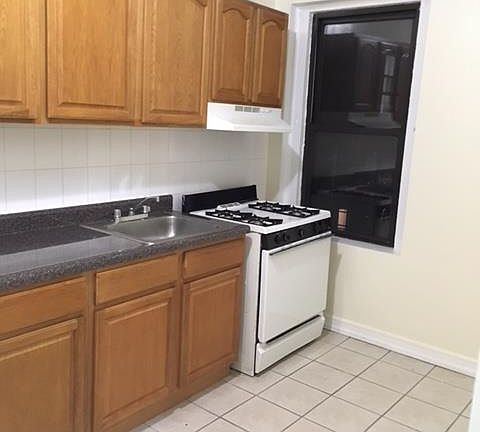 2nd image of 1462 Taylor Ave APT 27