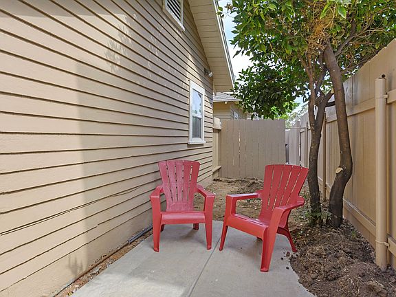 2nd image of 549-567 S 17th St #549
