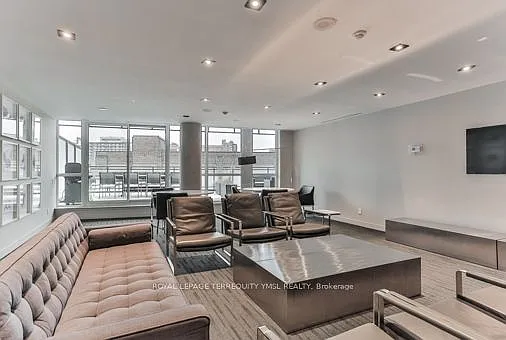 318 King St E #308 — Photo 15